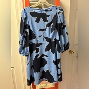 NWT  3/4 Sleeve blue, navy and white abstract design dress by Ann Taylor Size 4P